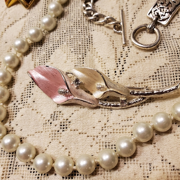 8 pc lot Vintage 90s Gold Premiere Collection Jewelry Brooch Pearl Bracelet y2k - Picture 5 of 11